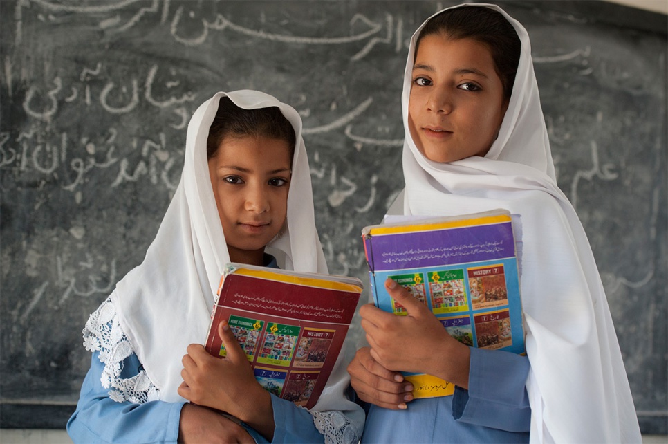 Schoolgirls Pakistan.jpg